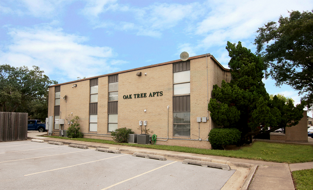 Oak Tree Apartments2 - Campus Housing